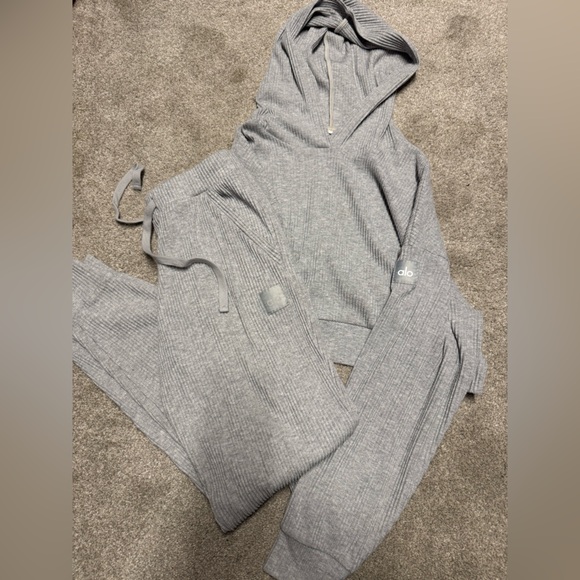 ALO Yoga Muse MATCHING SET - Picture 5 of 12